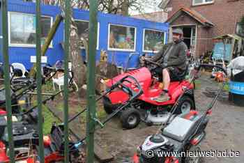 Grasmaaiers waar collega’s de neus voor ophalen, herstelt Hans (55) met plezier: “Ik zie het altijd wel zitten, ja”