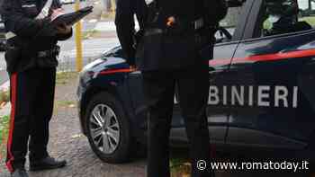 Ruba vestiti alla Rinascente di via del Tritone e scappa inseguito dal vigilante