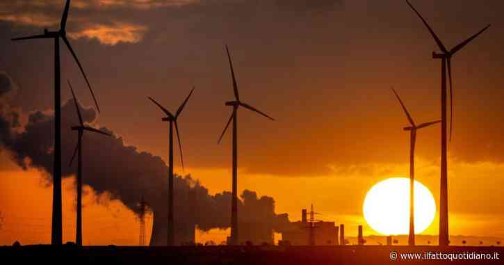 Rinnovabili in crescita, per la prima volta pareggiano il contributo delle fonti fossili al fabbisogno di elettricità. Terna: “Record storico”