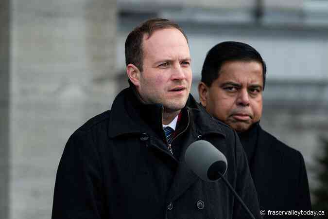 Ottawa signs deals to house homeless in 11 municipalities in Ontario, Saskatchewan