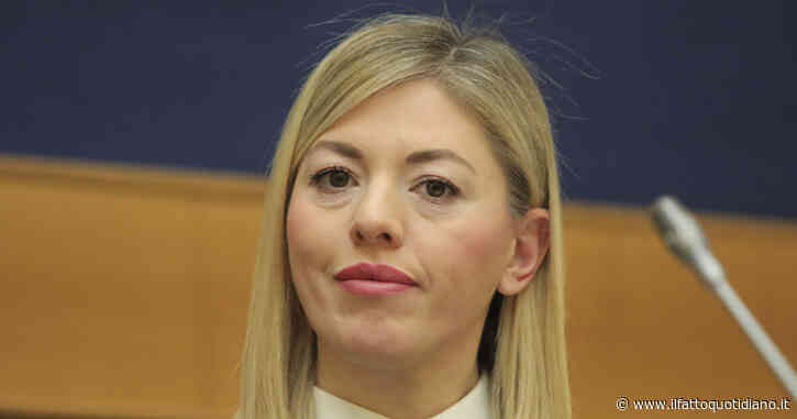 Su “Oggi” le foto di Maria Rosaria Boccia con il pancione: “È incinta? Chi è il papà?”