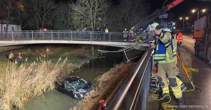 Auto stürzt drei Meter tief in einen Fluss – Fahrer verletzt