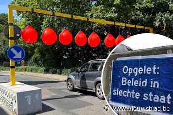 Ze moest vrachtwagens afschrikken, maar oogstte vooral gelach: Gent laat opvallende constructie opnieuw afbreken