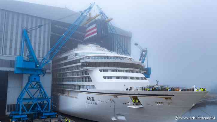 ‘Klein cruiseschip’ verlaat bouwhal Meyer Werft