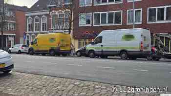 Twee bedrijfswagens botsen op de Hereweg