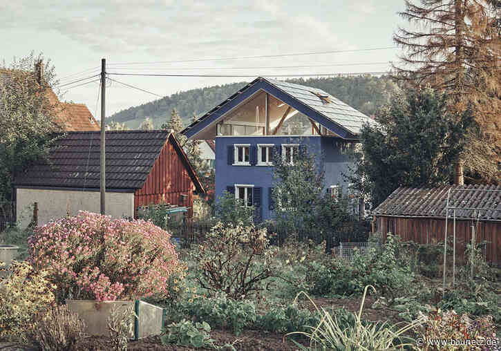 Rückzugsort unterm fliegenden Dach
 - Wohnhausumbau in Winterthur von Lorenz Bachmann Architect