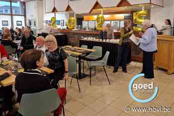 Bewoners van de Grotestraat uit Genk klinken op het nieuwe jaar