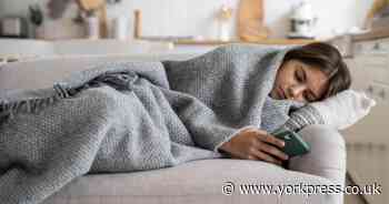 6 warning signs your child might be spending too much time online