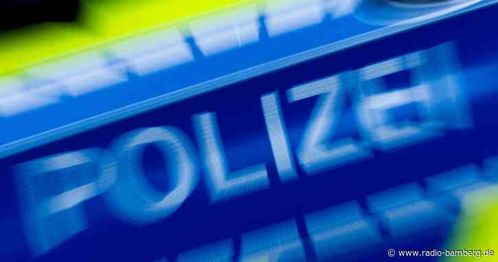 91-Jähriger fährt gegen Holzstapel und stirbt