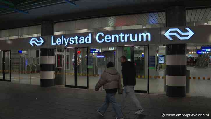 Lelystad - Jonge treinreizigers vooral blij met plannen voor nachttrein