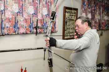 Cyriel Nouws schiet al 60 jaar met handboog bij Eendracht Maakt Macht: “Als kind maakten we pijlen uit het rieten dak van mijn ouders”