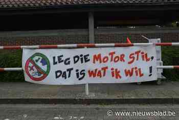 Gewezen kleuterjuf wil geen draaiende motoren meer aan schoolpoort