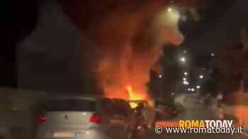 Incendio a Primavalle: auto e cassonetto in fiamme