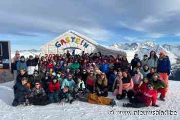 Zesdejaars twee gemeentescholen beleven sneeuwpret in Oostenrijk