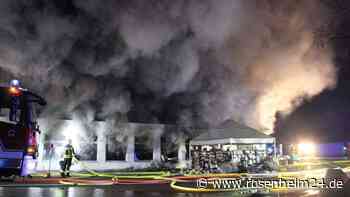 Nach verheerendem Brand in Kiefersfeldener Geschäft: Polizei sucht diese drei wichtigen Zeugen