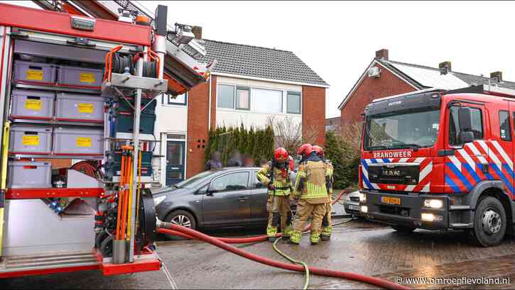 Espel - Brand in hoekwoning Espel, bewoners kunnen niet thuis slapen