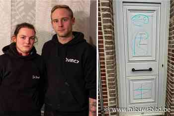 Quinten (26) en Griet (23) slachtoffer van herhaald vandalisme aan hun huis: “Iedereen weet wie het gedaan heeft, maar er wordt niks gedaan”