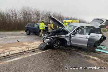 Drie gewonden bij botsing op de N718 in Melveren