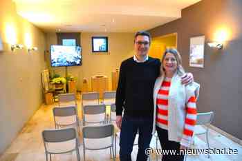 Vierde generatie van Huis Arijs bouwt aan nieuw uitvaartcentrum: “We verzorgen vierhonderd uitvaarten per jaar en daar is een grotere aula voor nodig”