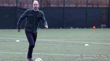 Kick it like William: Der Prinz wagt sich auf den Rasen