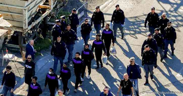 Migranti in Albania, la nave Cassiopea operativa e pronta ai trasferimenti. Con il rischio di nuovi viaggi a vuoto