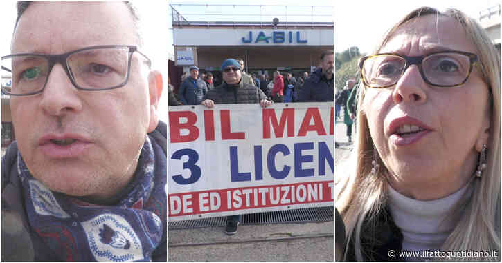 La protesta dei 413 lavoratori Jabil di Marcianise, corteo e raccordo autostradale occupato: “La multinazionale se ne va, siamo senza futuro”