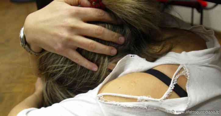 Violenza sulle donne, il Piemonte taglia i fondi ma dà soldi agli antiabortisti: un disegno ipocrita