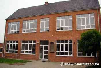 GEMEENTERAAD. Oud schoolgebouw in Veulen staat te koop
