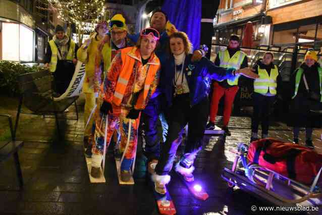 Eerste opdracht: kandidaat-prinsenparen gaan op kroegentocht op skilatten als opwarmer