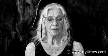 Jo Baer, Minimalist Painter Who Rejected Abstraction, Dies at 95