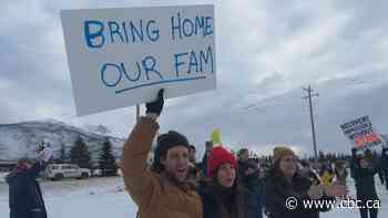 'I'm homeless': Jasper residents rally for housing amid breakdown in government negotiations