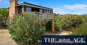 Eight people injured after balcony collapses at home in Anglesea