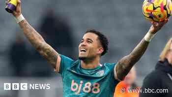 Football ban for fan who racially abused Kluivert