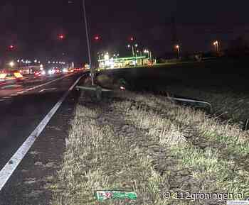 Lichtmast uit de grond gereden bij Scheemda