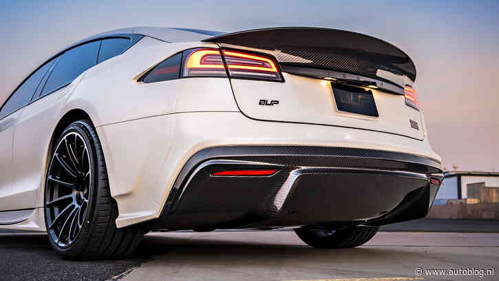 Joe Rogan neemt een überdikke Tesla in ontvangst