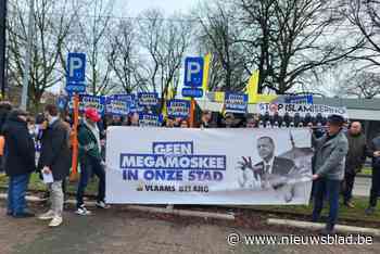 Politie massaal aanwezig op betoging van Vlaams Belang tegen verbouwplannen Gentse moskee