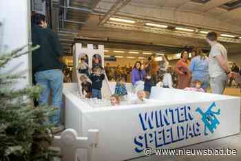 Kinderen leven zich uit tijdens eerste Winterspeeldag: “De koude houdt ons niet tegen, we hebben een dikke jas aan”