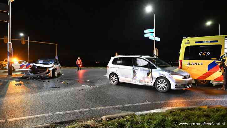 Biddinghuizen - Botsing op kruising Biddingringweg; 'We konden wel zelf auto uit'