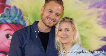 Jim Bakkum en Bettina Holwerda moeten show uitstellen om stemproblemen