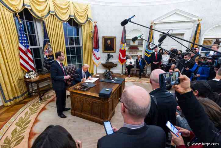 What did Trump keep — and ditch — from Biden's Oval Office decor?