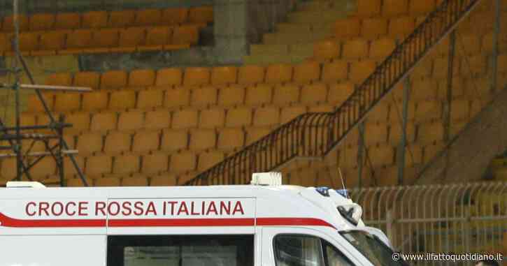 Novara, tifoso 40enne della Pro Patria precipita dalla curva dello stadio dopo la partita: è gravissimo