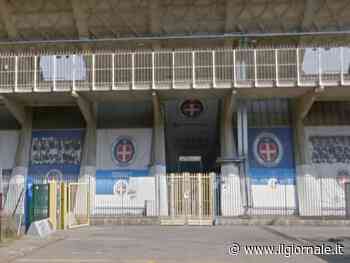 Tragedia durante il match Novara-Pro Patria: tifoso precipita dalla curva, è grave