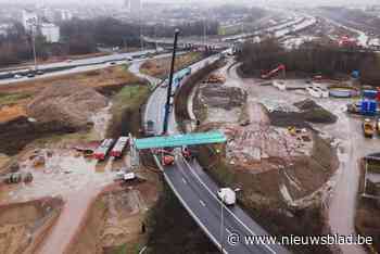 Nieuwe blikvanger op A12 in Ekeren: werfbrug moet Oosterweelverkeer van Antwerpse Ring houden