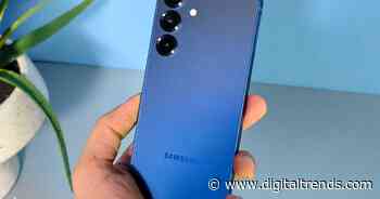 Does the Samsung Galaxy S25 have an SD card slot?