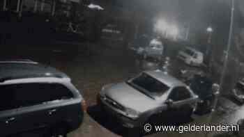 Autobrand staat op beeld: brandstichter in Arnhem mogelijk zélf slachtoffer van eigen actie