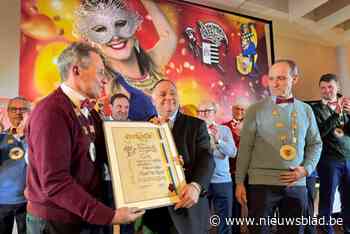 Orde van Gulle Lach uitgereikt aan viroloog Marc Van Ranst: “Er werd opgeroepen om met rotte eieren naar me te gooien”