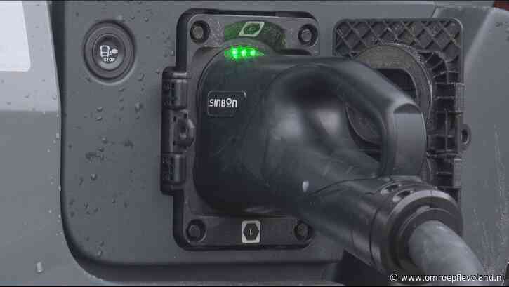 Almere - Bouwbedrijf gaat voor 100 procent elektrisch: 'Het kan anders, maar het móet ook anders'