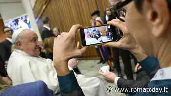 Giubileo della comunicazione, papa Francesco ai giornalisti: "Parlate con il cuore"