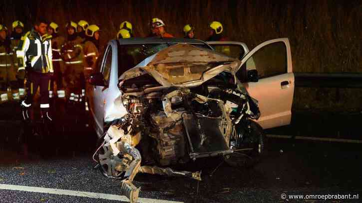 Twee zwaargewonden bij ongeluk op A59: auto belandt in vangrail