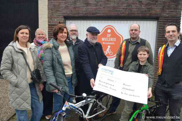 Ere-eierboeren schenken 1.500 euro aan wielerbib
